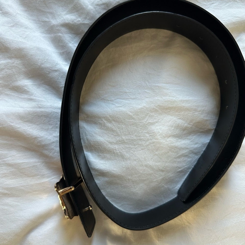 Versace-Inspired Black Leather Belt with Gold Medusa Buckle - Picture 7 of 8